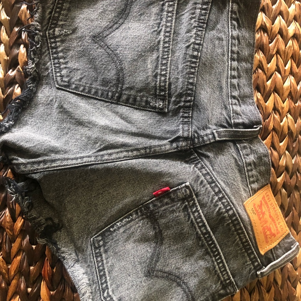 Levi’s cut off raw hem in trashed black